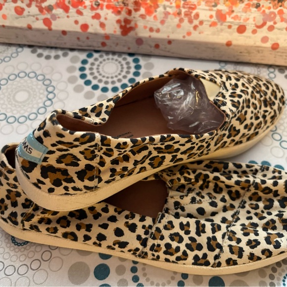 Toms Leopard Pattern Slip-On loafers
Going out classic breathable Toms
10 Wide - Picture 8 of 10
